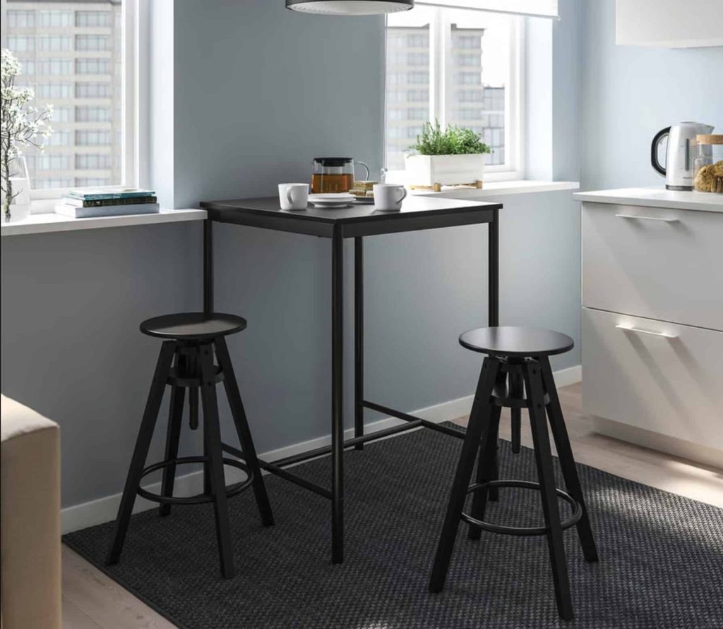 Optimisez votre cuisine avec ce fantastique set table bar et ses 2 tabourets à seulement 133 € pour les membres Family chez Ikea !