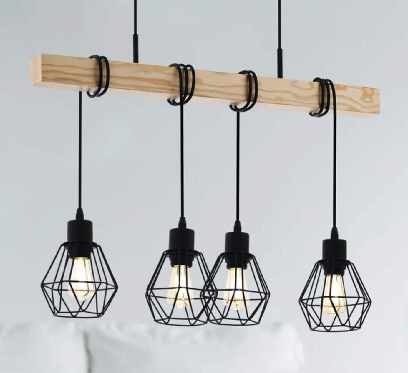 Transformez votre salon avec cette élégante suspension à 4 ampoules à seulement 89 € chez But, une offre à ne pas manquer !