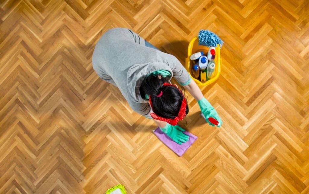 Astuces Infaillibles pour un Parquet Éclatant : Guide de Nettoyage et d’Entretien