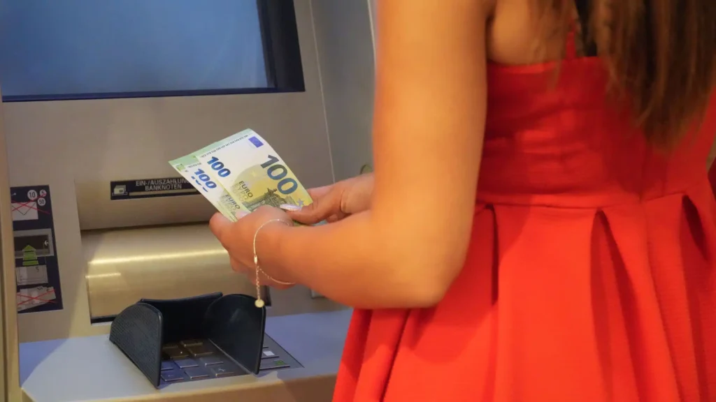 Une banque française tire sa révérence : récupérez vos fonds avant le 16 novembre !