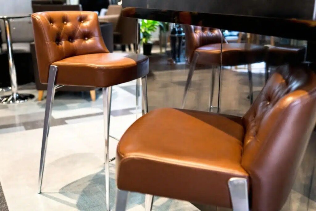 Le guide ultime 2025 pour choisir la hauteur idéale de votre tabouret ou chaise de bar