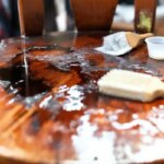 Le guide ultime pour redonner vie à vos chaises en bois vernis : astuces et techniques infaillibles !